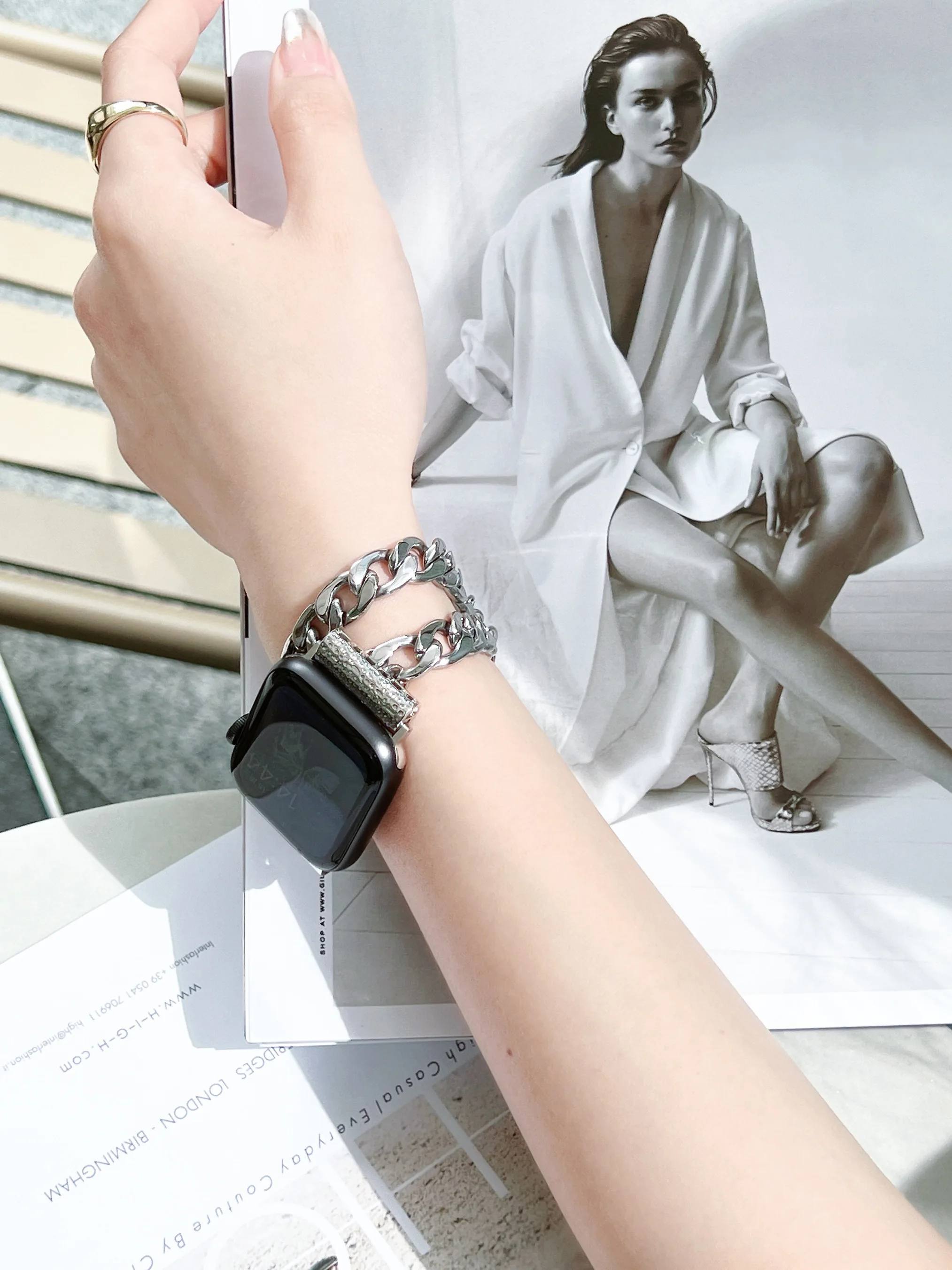 Pour Apple Watch Series 4, bracelet de montre en résine extensible