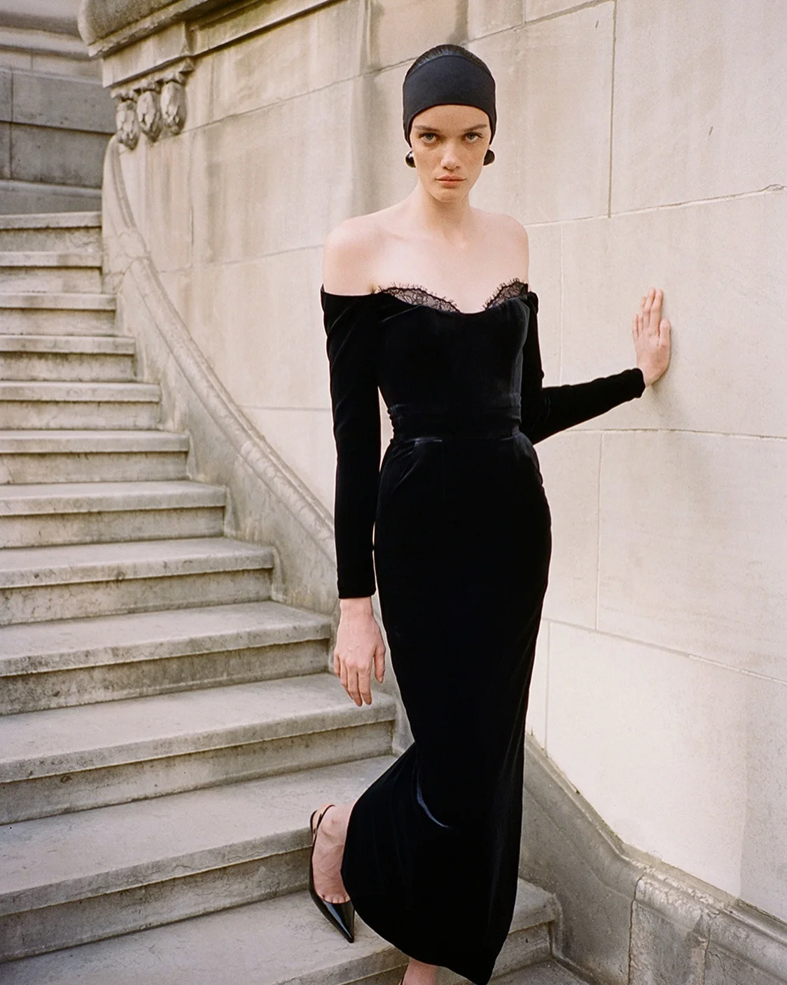 sexy-off-the-shoulder-long-sleeve-package-hips-black-velvet-long-dress-elegant-woman-evening-party-dress-cocktail-party-outfit