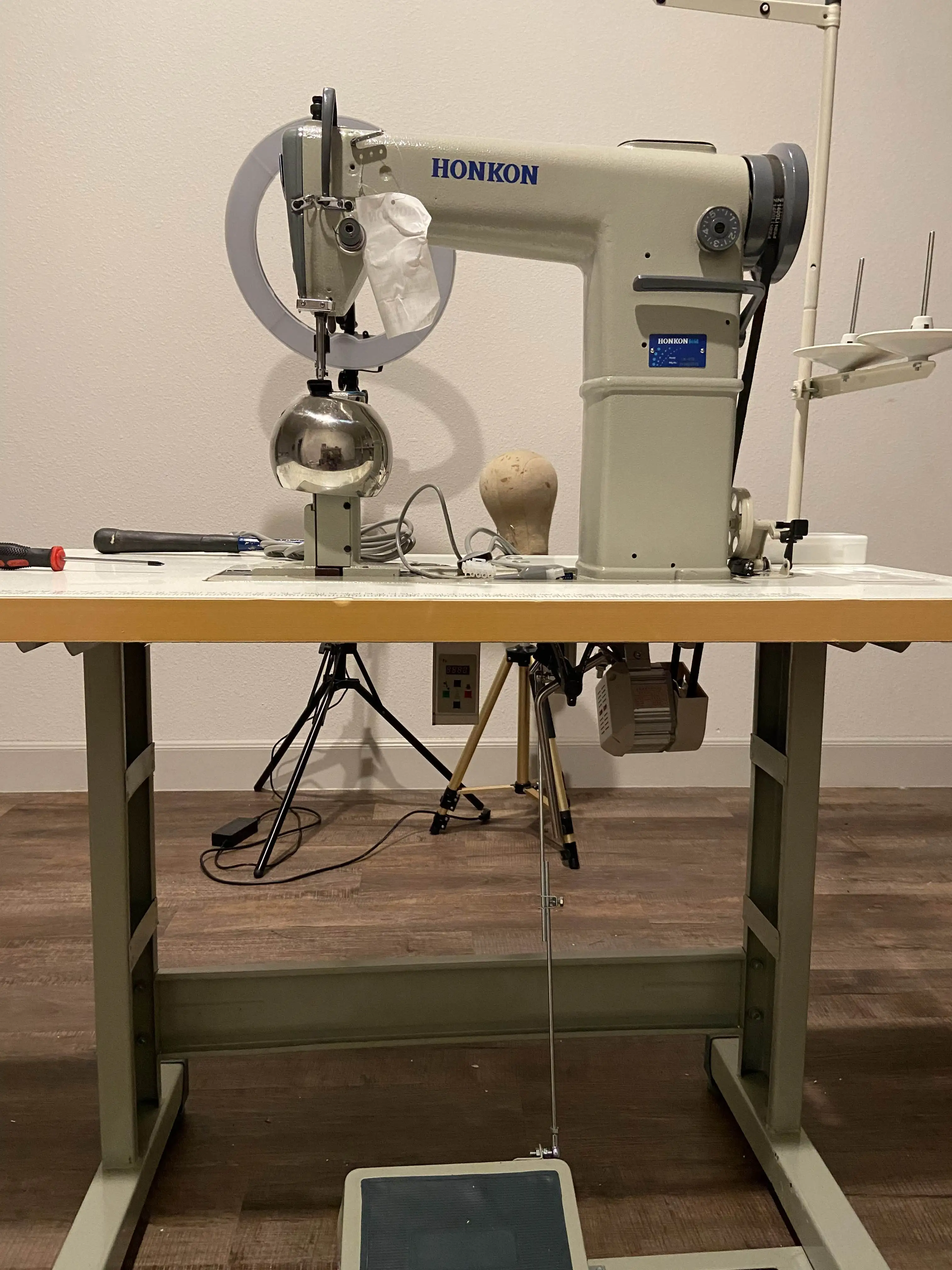 Macchina Professionale per la Realizzazione di Parrucche, Macchina da Cucire Industriale a Braccio per Trame di Capelli, Resistente per Parrucchieri e Saloni - immagine 5