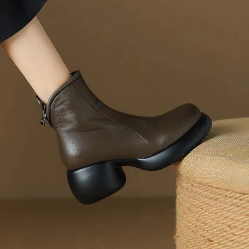 thumbnail image 1 of Botas cortas para mujer, invierno 2024, nuevas botas de cuero genuino con suela gruesa, estilo británico, cómodas botas de moda, zapatos informales para caminar en la calle, 1 of 5
