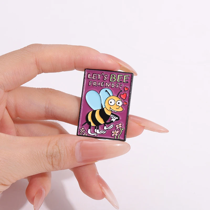 Freiheitsstatue Emaille Pin Let's Bee Friends Brosche Anstecknadel TV-Serie Cartoon Roboter Schmuck Geschenke für Fans Freunde – Detail 7