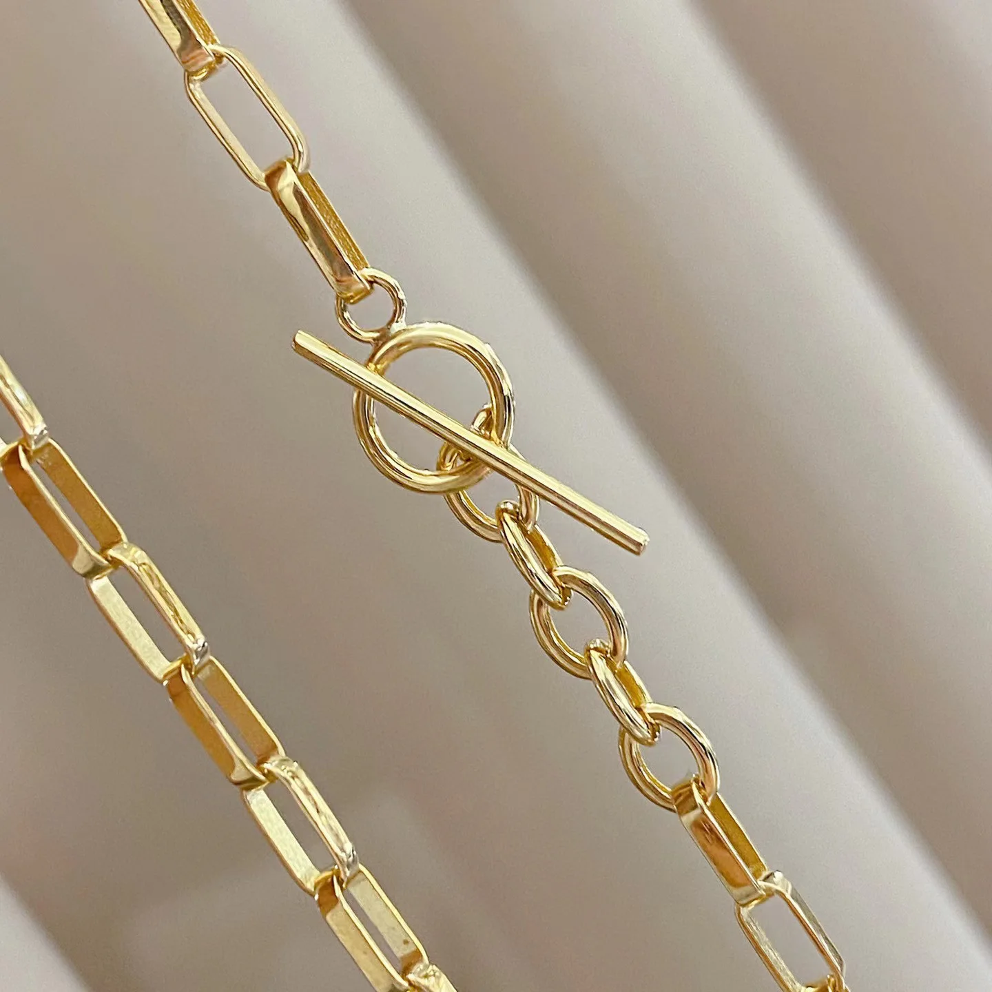 Рисунок 3 - Однотонное толстое удлиненное ожерелье