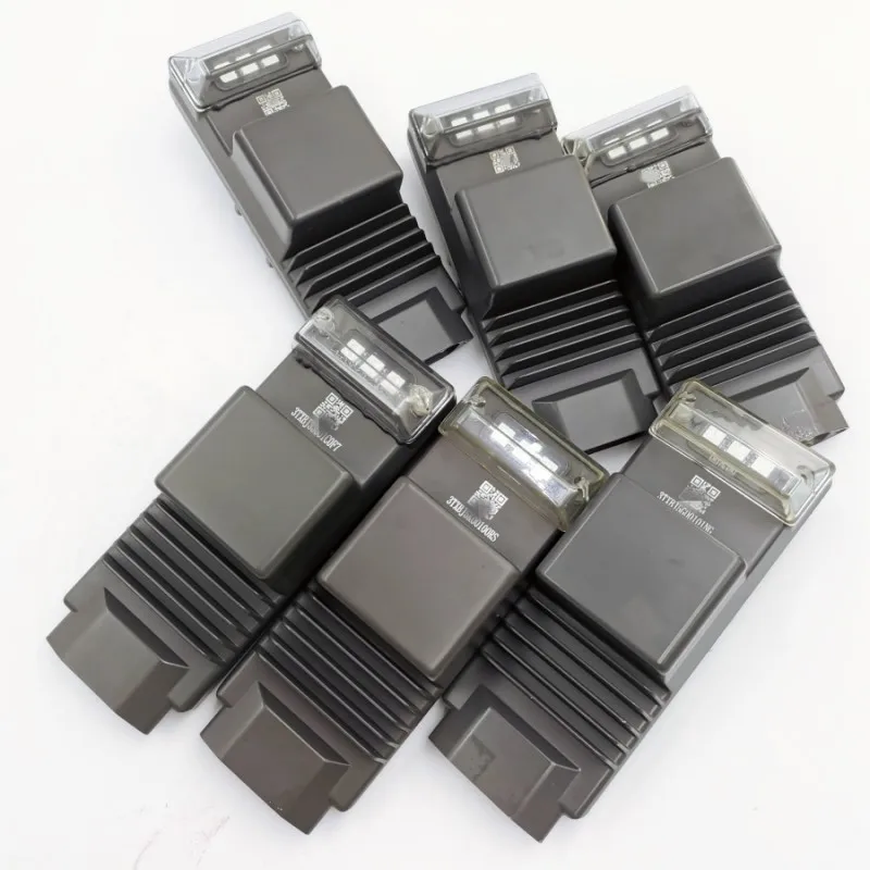 Lot de 2 micro moteurs ESC pour drone, posés côte à côte sur fond blanc.
