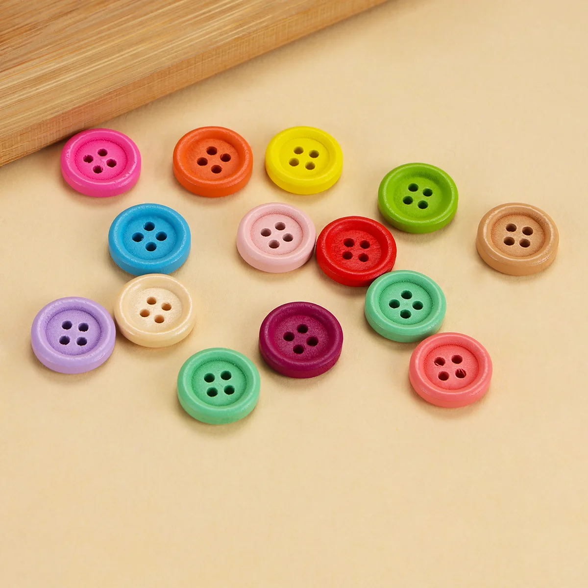 30개입 15mm 다채로운 나무 단추 - 어린이 패션 및 DIY 공예 프로젝트용 4홀 손바느질 단추