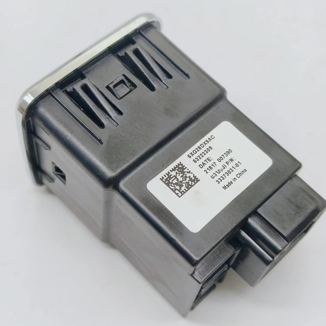 Front Charging Port USB AUX 5XG28DX9AC For-Jeep Cherokee Compass 53223309