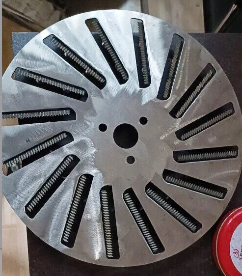 Description Picture 4 of item150KG/H Small Commercial Electric Automatic Chestnut Sheller Peeler Machine Chestnut Peeling Shelling Machine For Sale