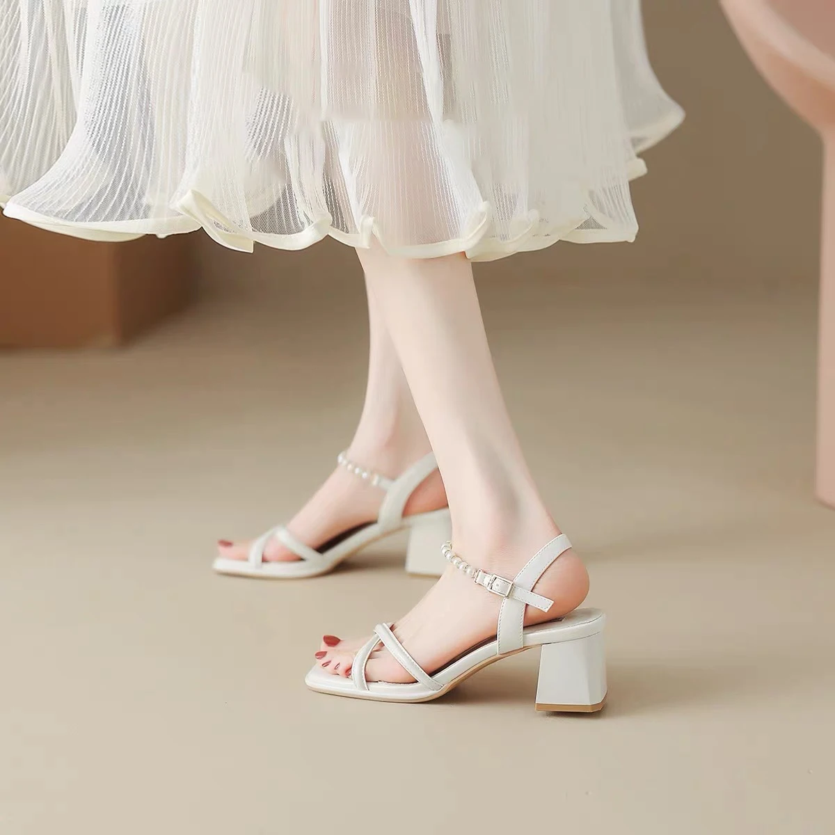 5.5CM Fashion Luxury Pearls Sandals Solid colours Designer Brand Women's Shoes Thick with High Heel Sandals Female Casual