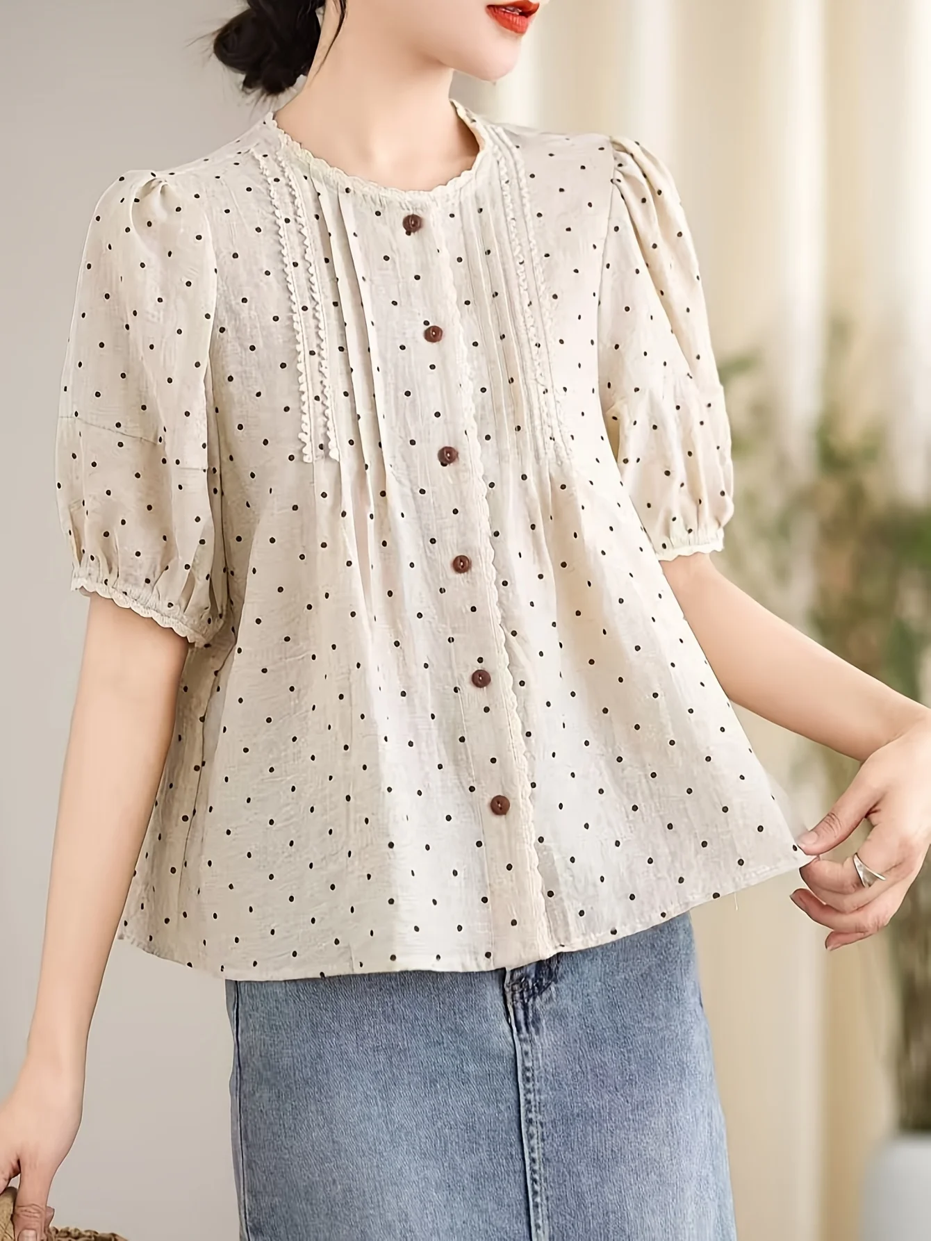 Damen-Bluse mit Polka Dots in Beige, Puffärmel, Spitzenbesatz, Rundhalsausschnitt, lässiges Sommer-Oberteil