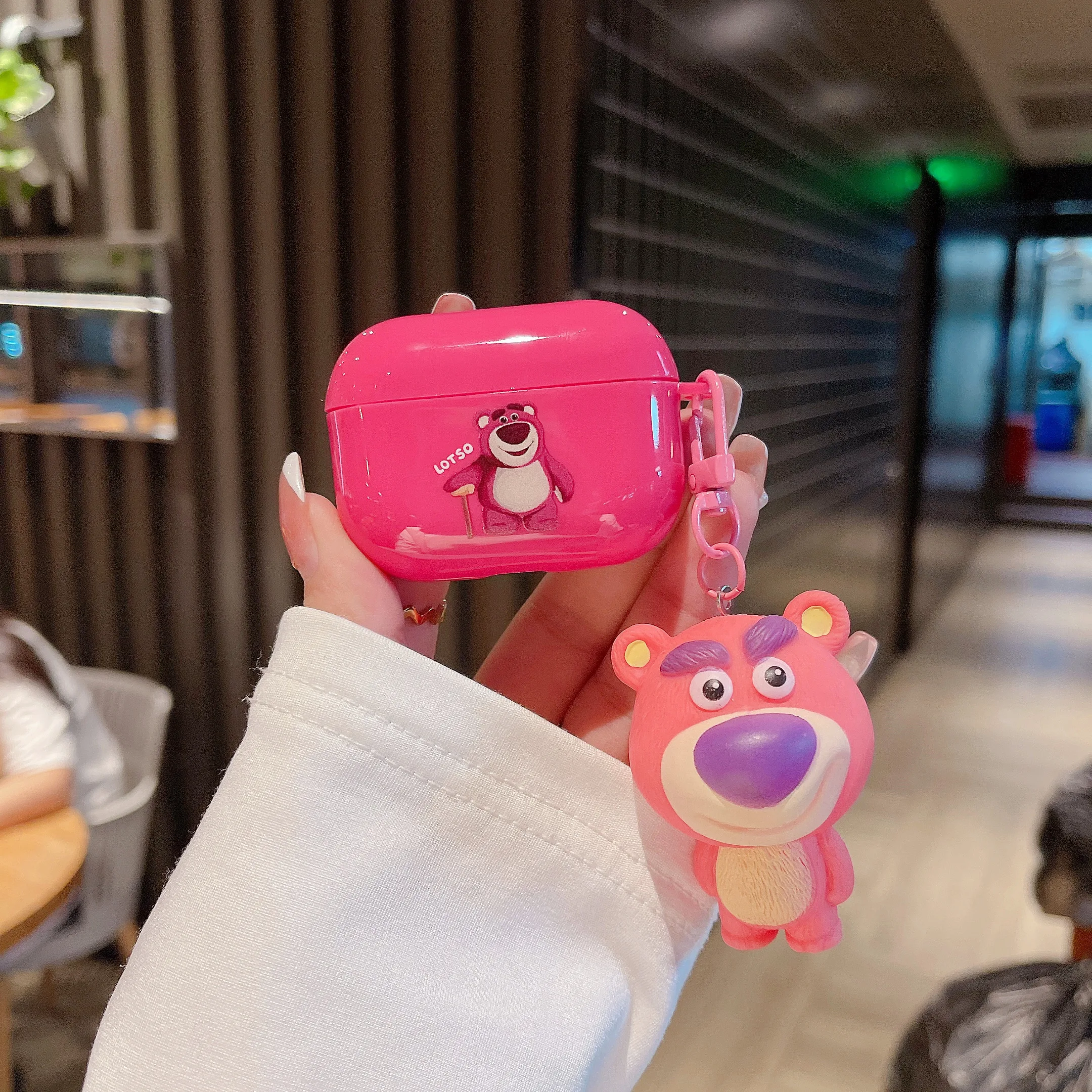 

Strawberry Bear cute headphone case suitable for AirPods 1/2 Pro, 3 and Pro2, easy to carry