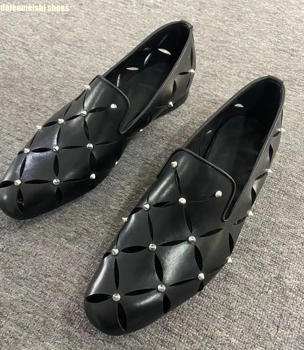 Round Toe Slip On Summer Black Shoes 2024 New Fashion Men Casual Shoes Rivet Breathable Leather Flat Sole Novelty Sandals