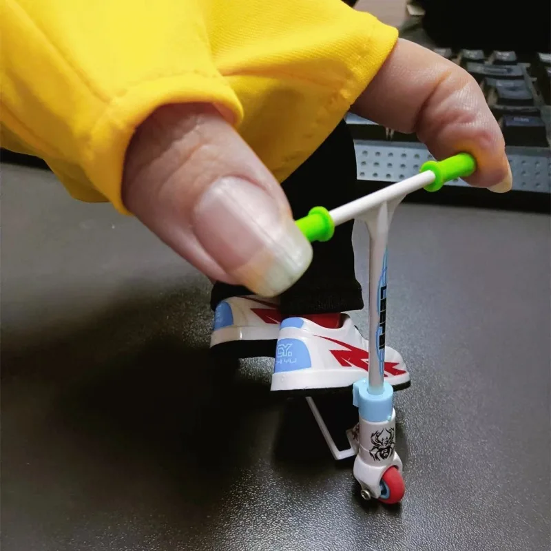 Finger Scooter Tech Skateboards Mini Skate Park Ramp Sets Finger BMX Fingertip Bikes Fingerboard Extreme Sport Deck Novelty Toys finger skateboard toys fingerboard set finger bike toys bike toys