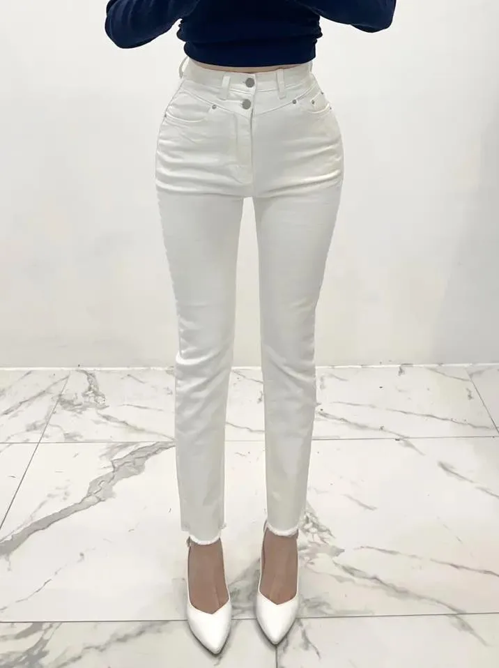 White main image style