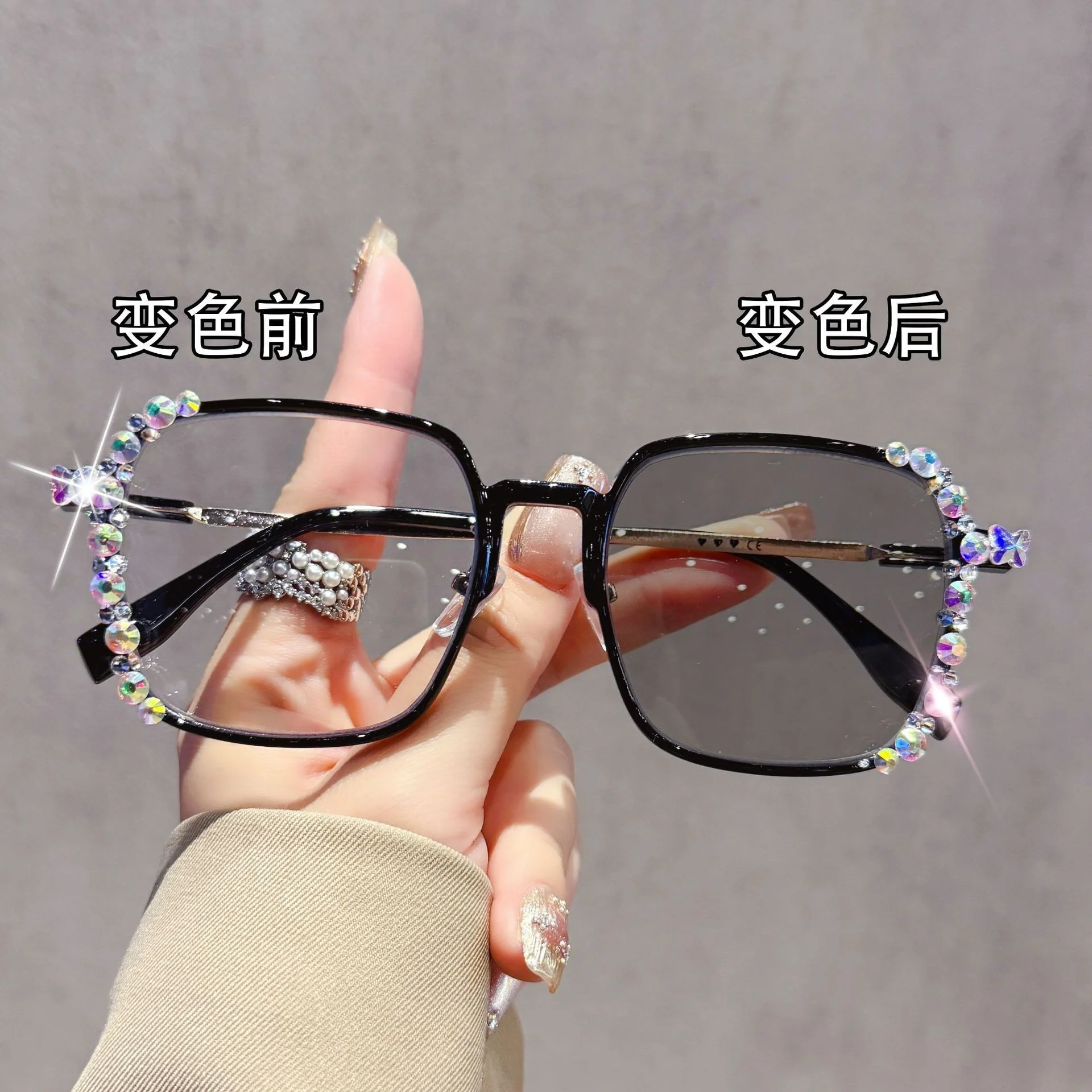 Elegant Photochromic Glasses with Color-Changing Lenses for a Sophisticated Style