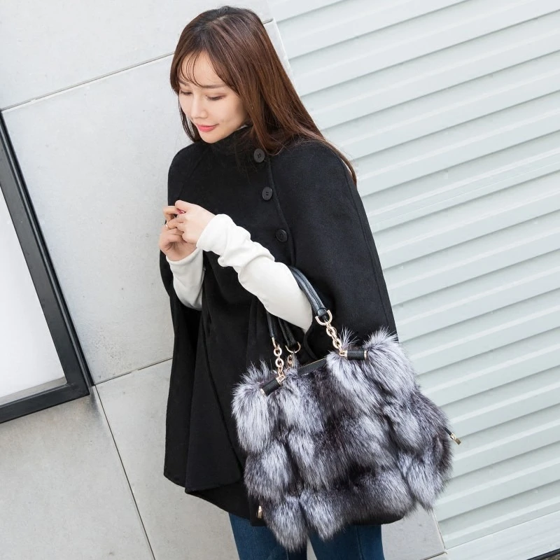 2023 New Fashion Fur Handbag Winter Fluffy Fox Fur Luxury Shoulder Bag Female Designer Large Capacity Crossbody Bag