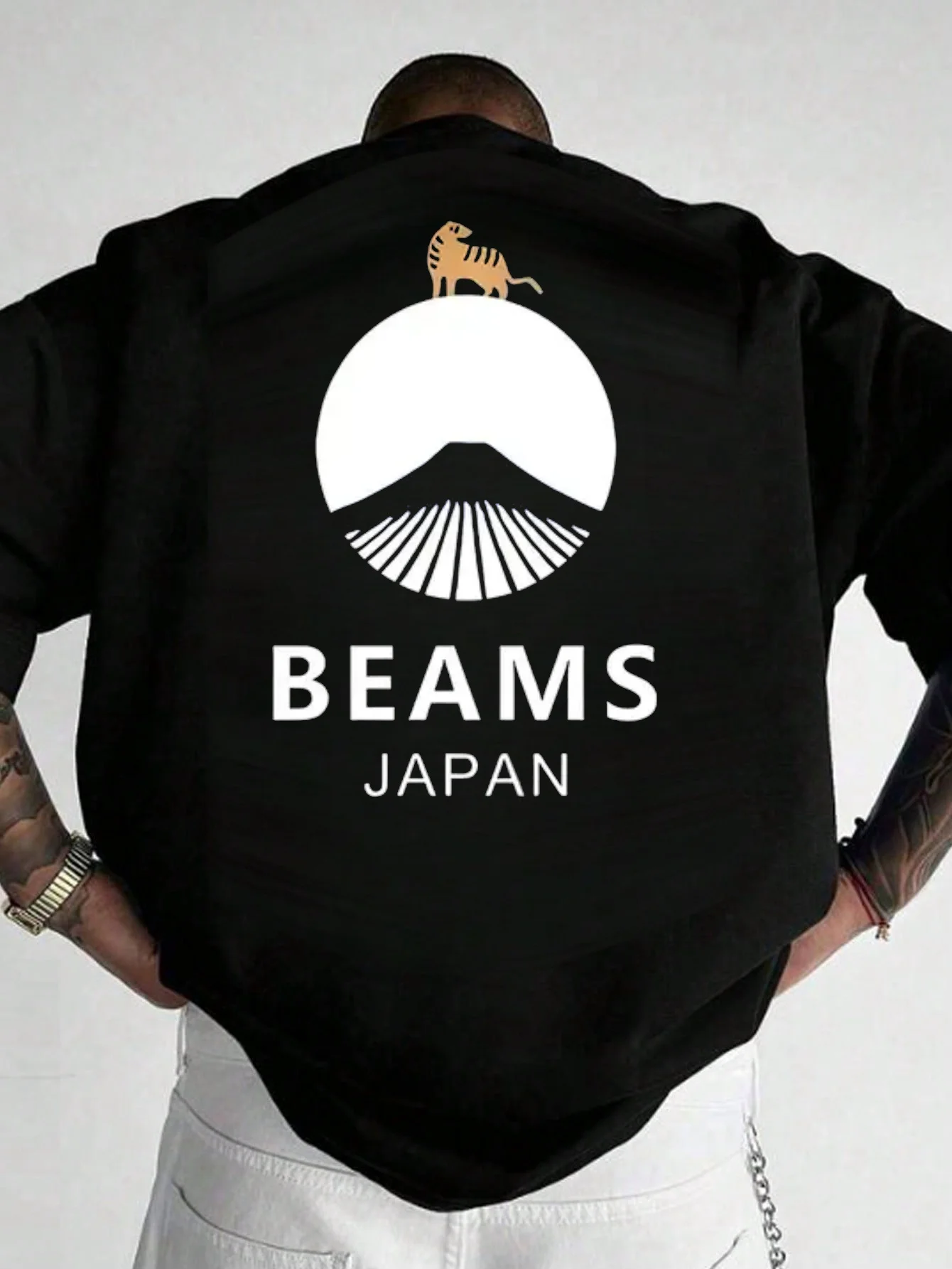 100% Baumwolle Sommer Herren T-Shirt Weicher Atmungsaktiver Stoff Modisches Muster-Design Vielseitiges Stück Geeignet für Tägliches Pendeln