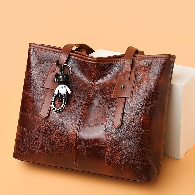 【SARTU】★LYV Tote padded bag☆2色☆韓国人気 SARTU】☆LYV Tote bag☆Black☆韓国人気 (SARTU/トートバッグ