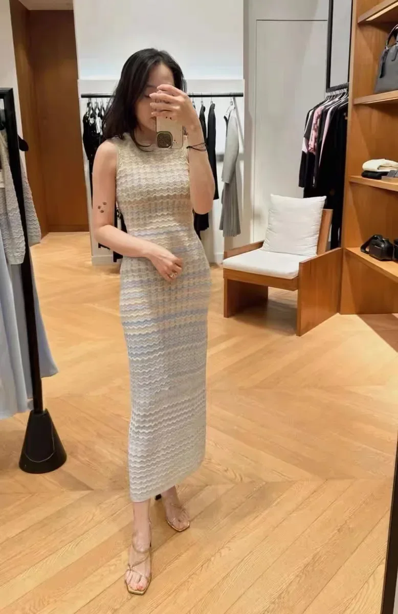 المرأة بلا أكمام جولة الرقبة ضئيلة التدرج موجة نمط...