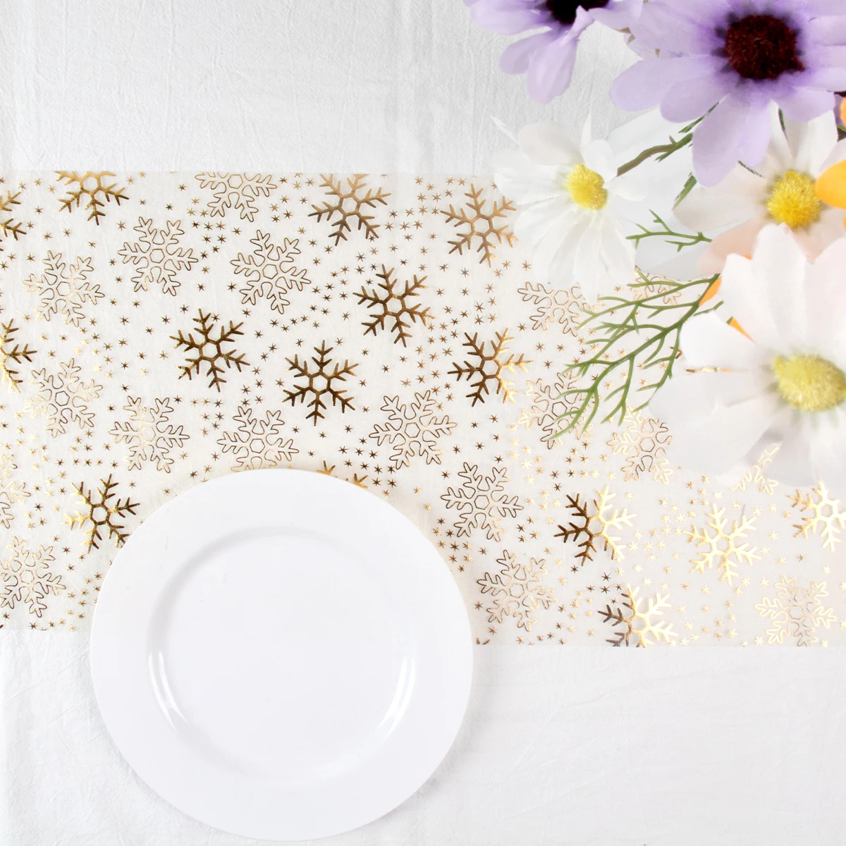 

Christmas Party Decoration Golden Table Runner Golden Snowflake Deer Head Print Wedding Christmas Party Dining Table Decorations