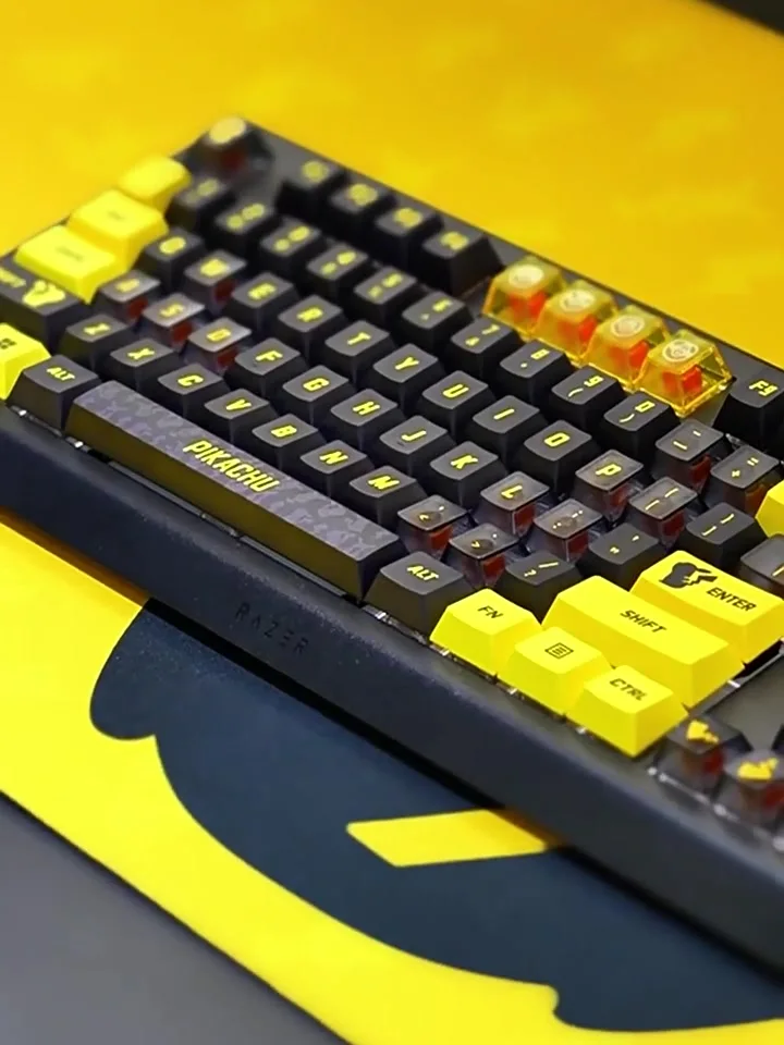 Razer BlackWidow V4 Tenkeyless HyperSpeed Wireless mechanical
