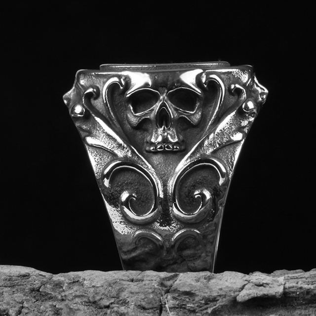 SKULL RING WITH PATTERN