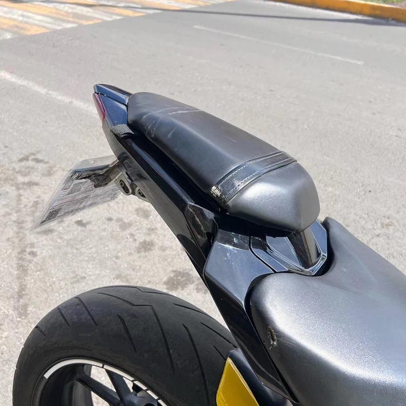 バイクリア助手席ソロシートカウルカバーピリオンヤマハYZF R125 R 125 2008-2018 2017 2016 カーボンフェアリン オートバイの後部座席フェアリング オートバイリアピリオン助手席