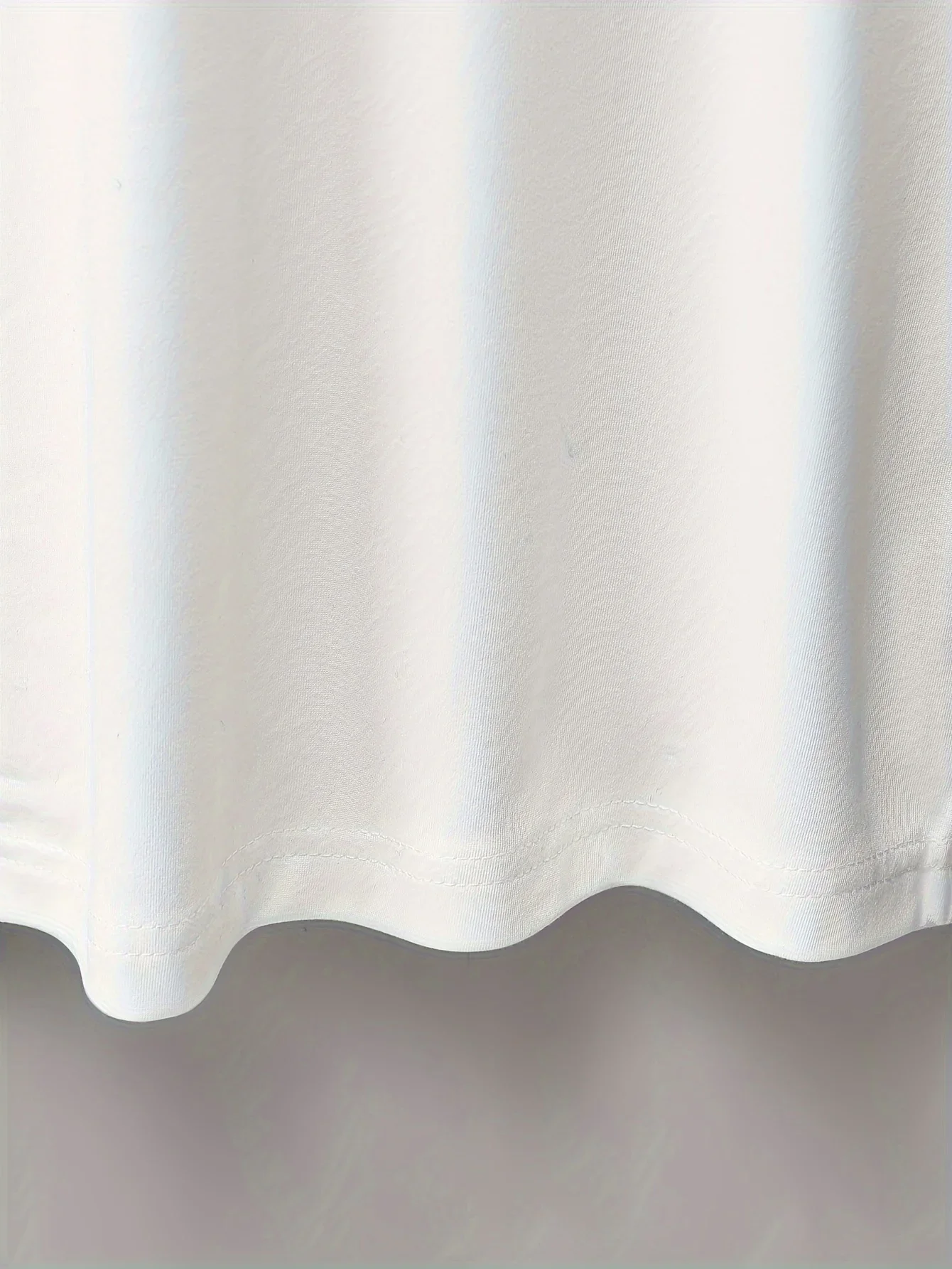 تي شيرت بطبعة زهور عتيقة