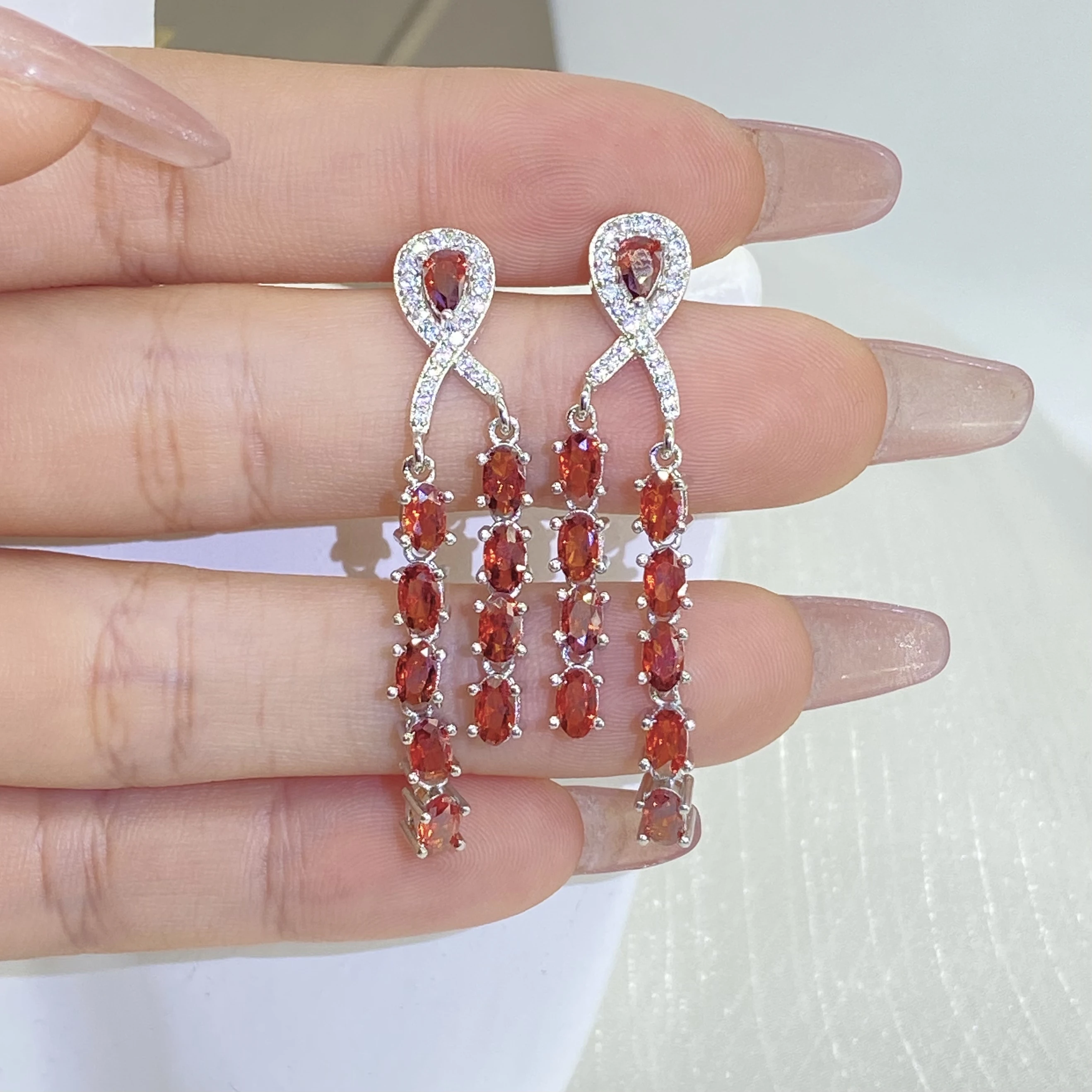 

Delicate Irregular Ruby Oval Tassel Full Diamond Stud Earrings For Womens Geometric Christmas Gift Banquet Jewelry
