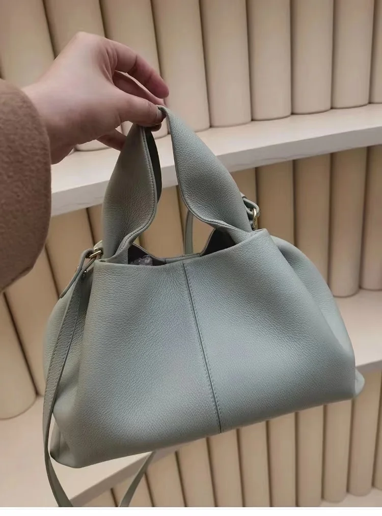 

Luxury brand women's bag Fashion folding cloud bag Leather messenger bag One shoulder grab bag Casual dumpling bag