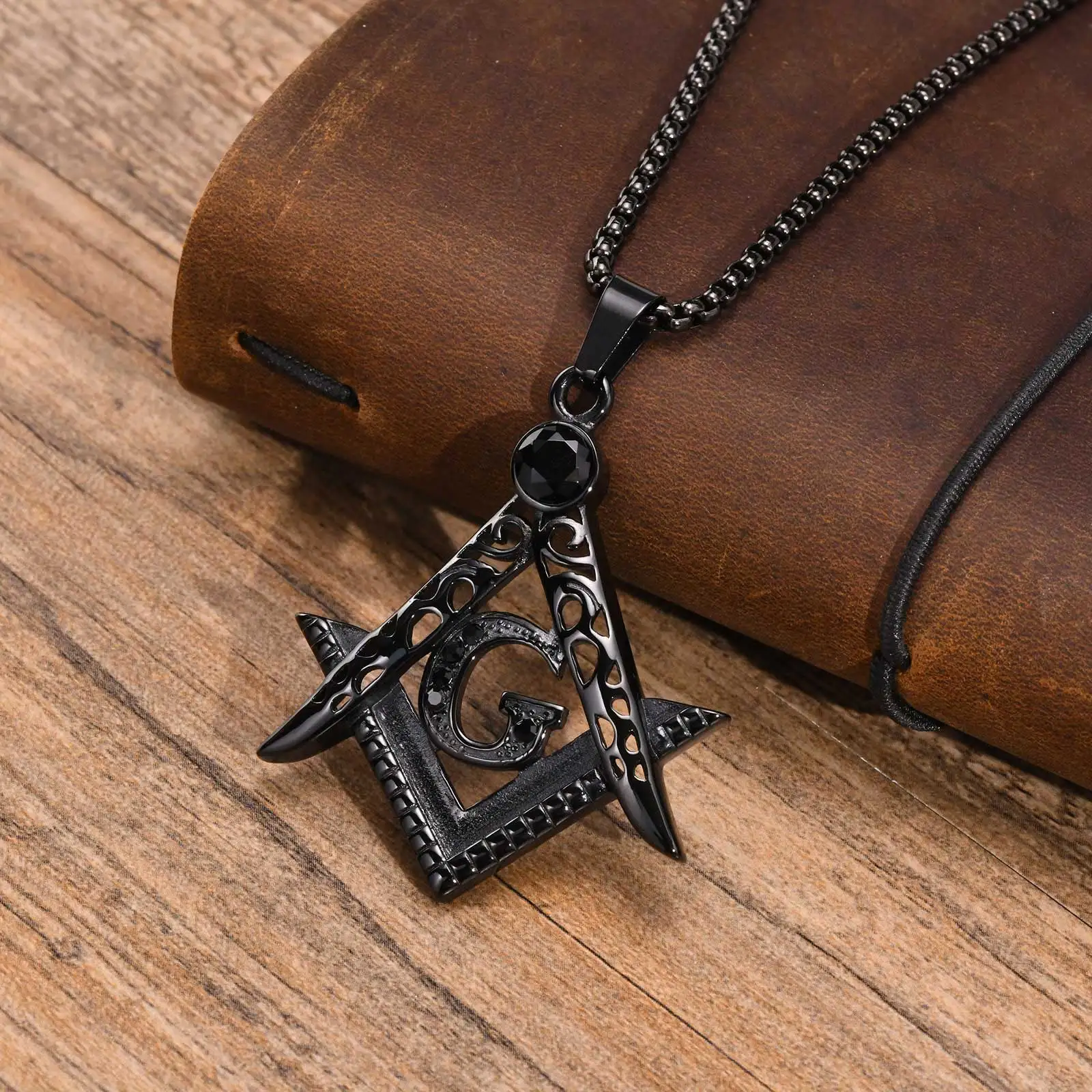 Jewelrywe Collana Massonica Uomo Donna - Ciondolo Masonic Con Strass, Acciaio Inossidabile, Catena 55 Cm, Oro - 3