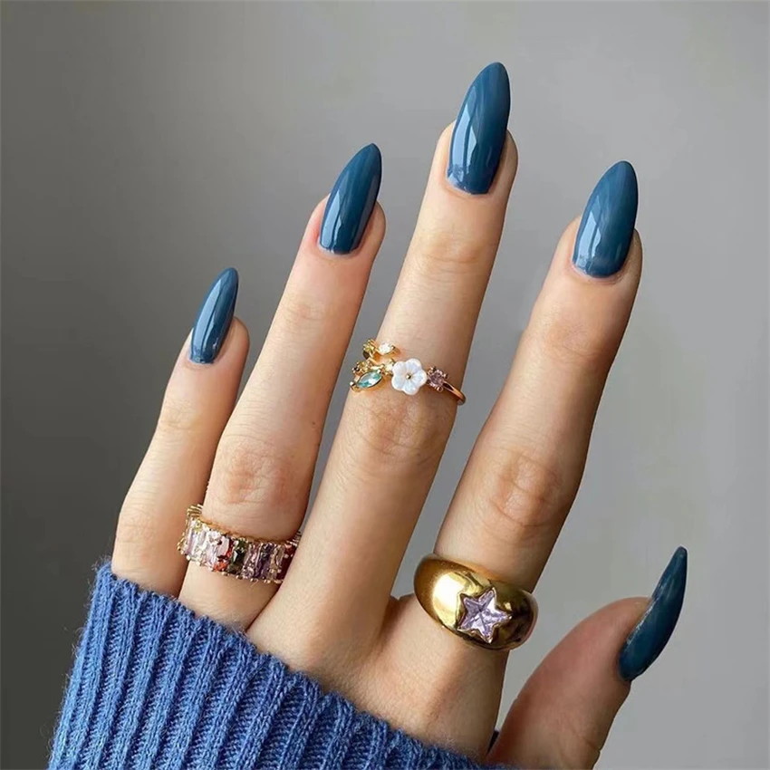 24-Piece Set of Simple White Press-On False Nails