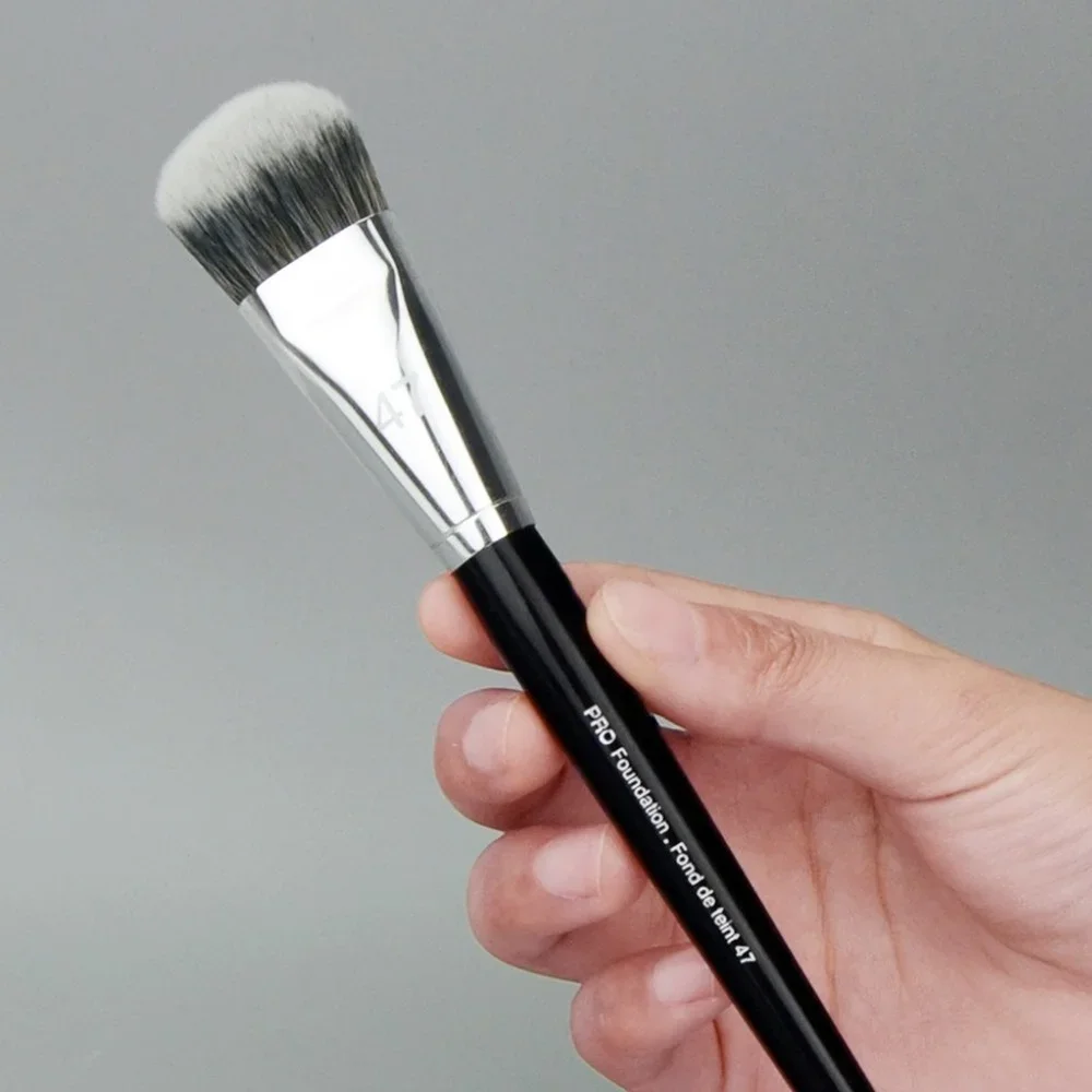Professional Foundation Brush Image 2