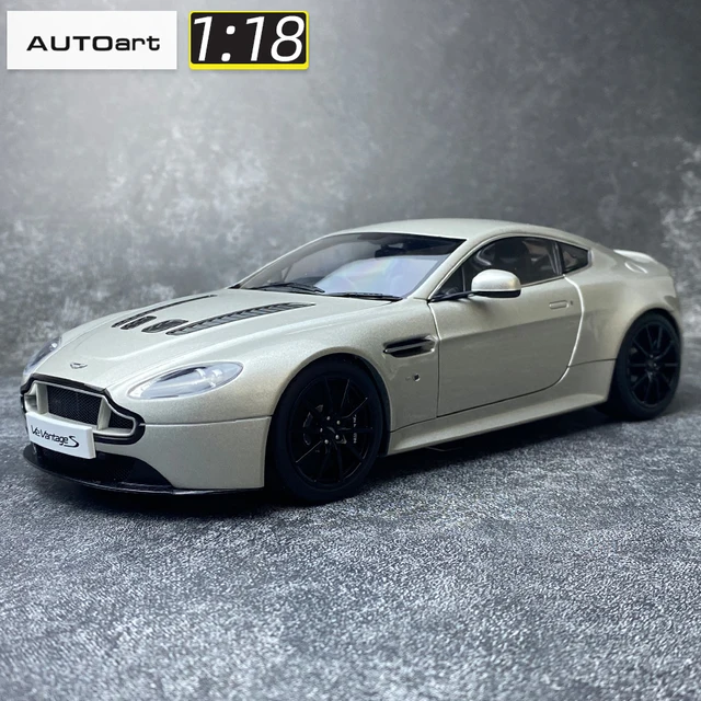 ミニカー 1/18 AUTOart ASTON MARTIN V12 Vantage AUTOart 1/18 Scale Aston Martin Vantage V12 GT3 White Diecast Car