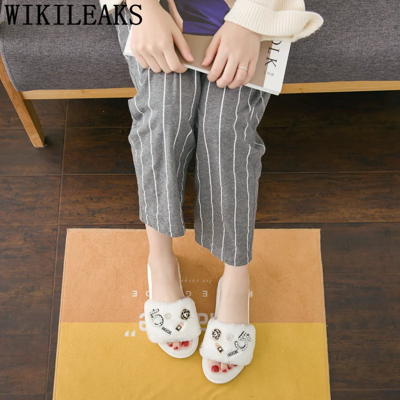 Designer Perfume Decoration Fur Slippers Women Winter Flip Flops Camellia Pearl Beading Fur Sandals Women Pink Slides Pantufas