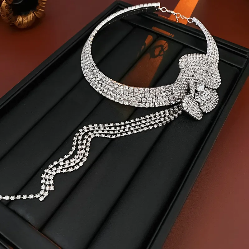 قلادة زهرة راين فاخرة للنساء