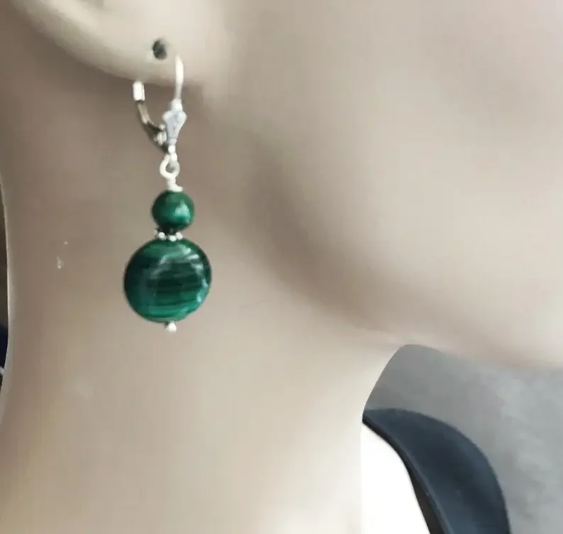 Pendientes De Gancho Con Cuentas De Jade - Plata Bañada - Hechos A Mano Para Mujer