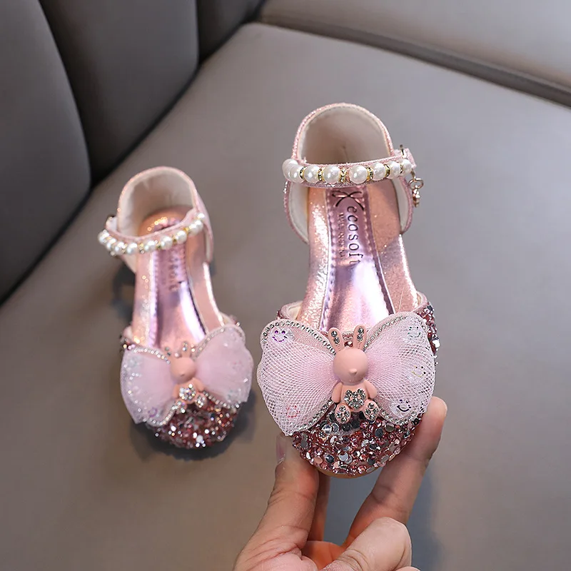 Босоножки с ремешком на щиколотке для девочек, блестящие танцевальные туфли с бантом сзади, кожаные сандалии для малышей, H655, весна-лето