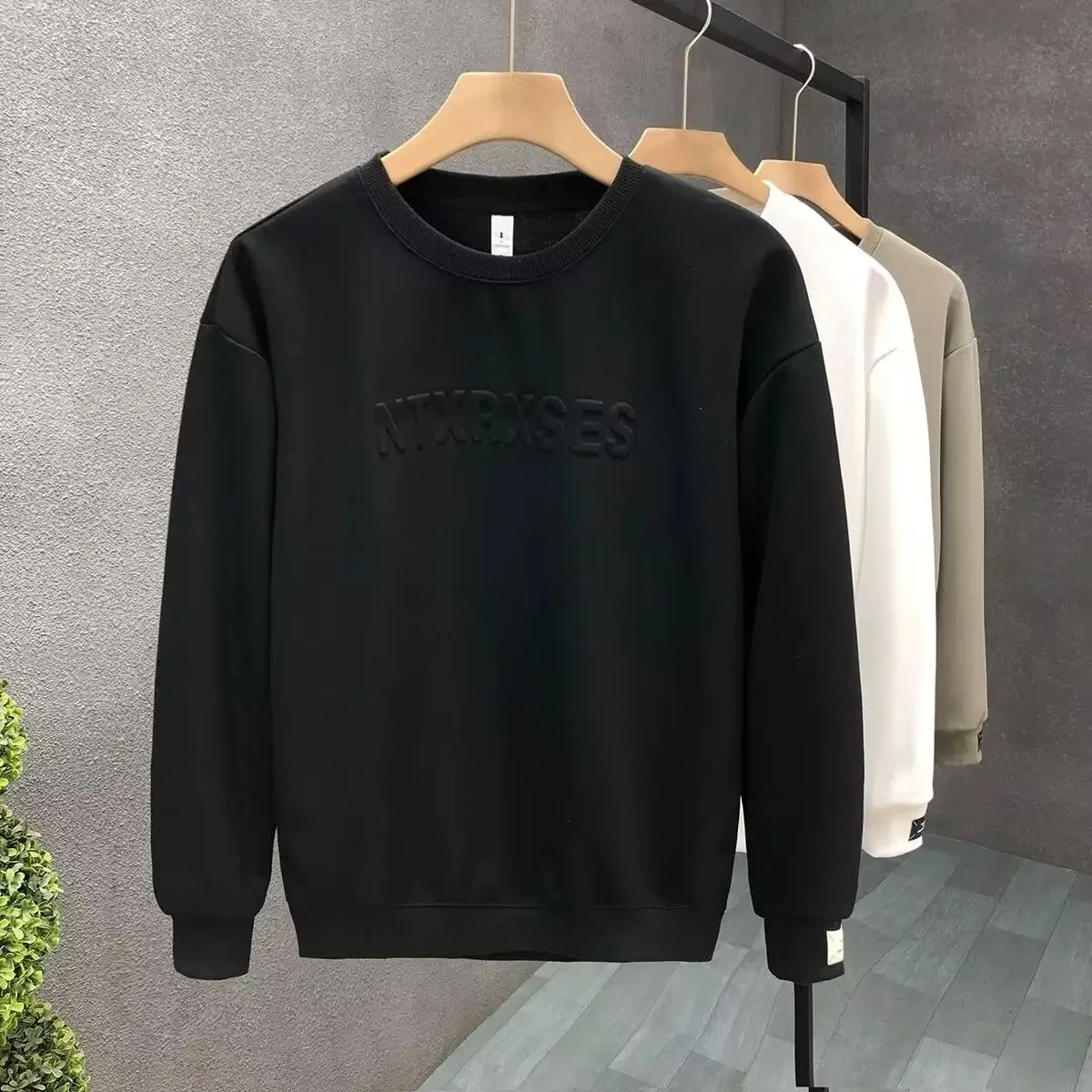 thumbnail image 1 of Sudadera con cuello redondo para hombre, ropa para hombre, sudadera negra sin capucha, cuello redondo, top gráfico, estilo coreano divertido, económico, 1 of 5