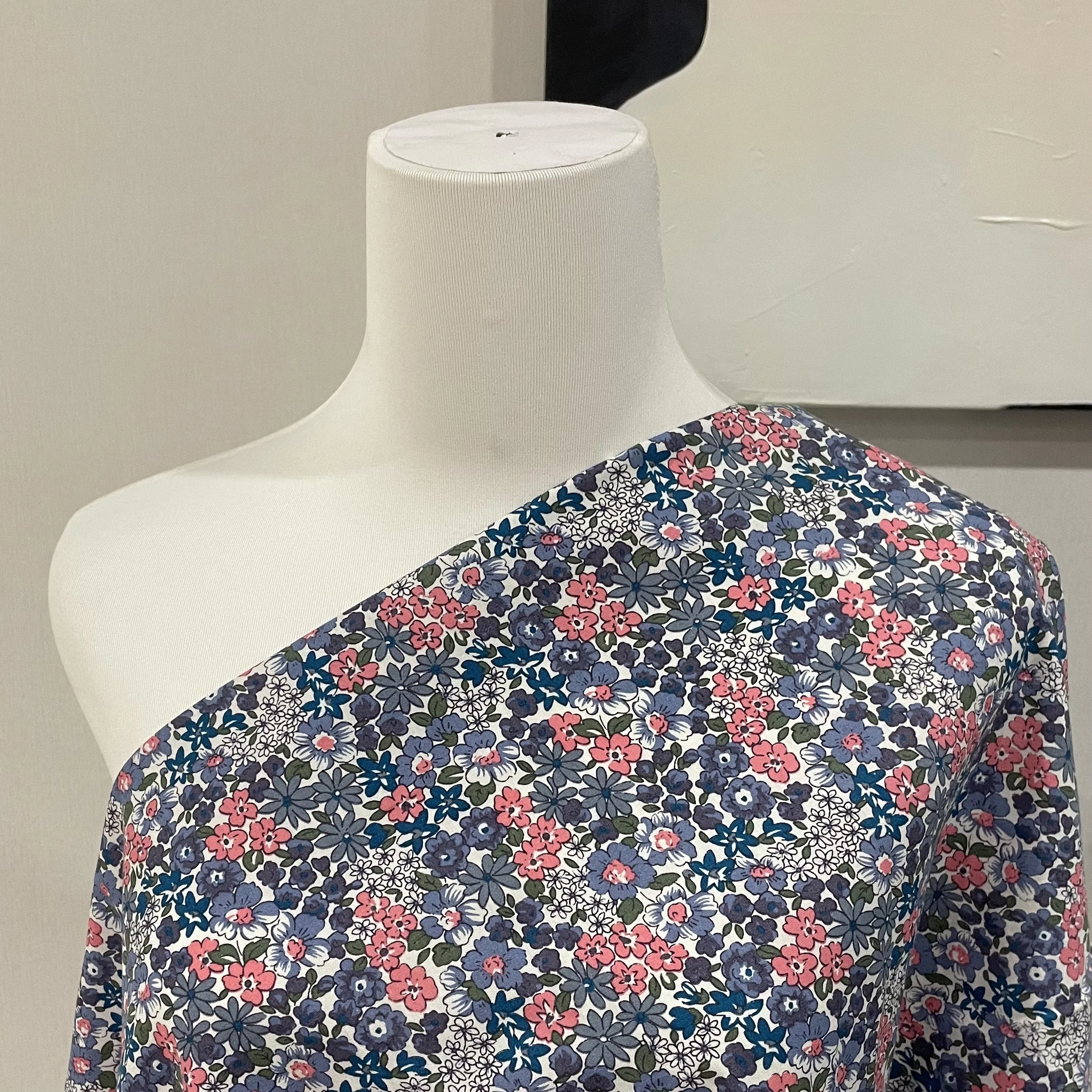 Libby Red Flowers and Plants 100% Pure Cotton 40S Like Liberty Fabric Digital Printing For Sewing Cloth Dresses Skirt Kids Design cotton fabric