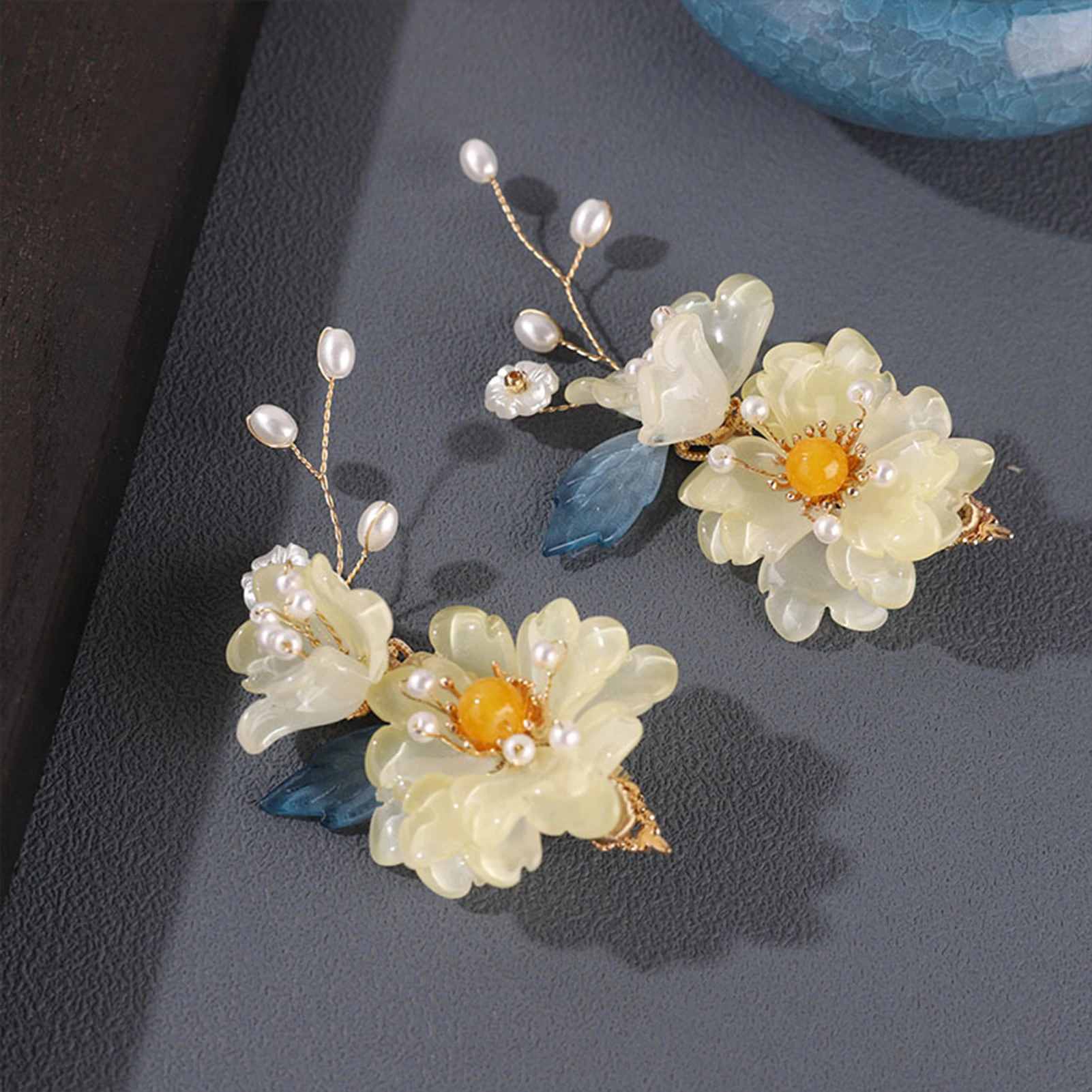 1 Paar gelbe Blumen-Haarnadeln, seitliche Clips, Retro-chinesischer Stil, florale Kopfbedeckungen, Perlen, Haarschmuck für Frauen und Mädchen, Haarschmuck – Detail 7