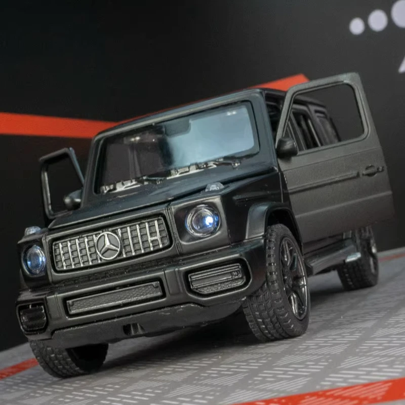 1:32 Benzs G63 G65 SUV Alloy Car Model Diecast Metal Off-road Vehicles Car Model Simulation Sound and Light Collection kids Gift 3