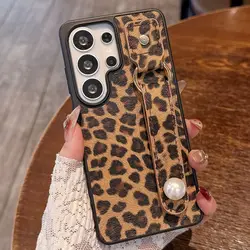 Leopard Print Adjustable Wrist Strap Pearl Phone Case - Shockproof Holder with PC Cover - Galaxy S23 Ultra (BW GS)