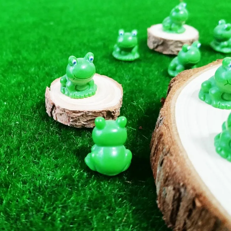 Resin Mini Frogs 50 Pack Figurines Green Little Small Miniature Plastic Tiny Frogs Bulk to Hide for Garden Leap Year Decoration