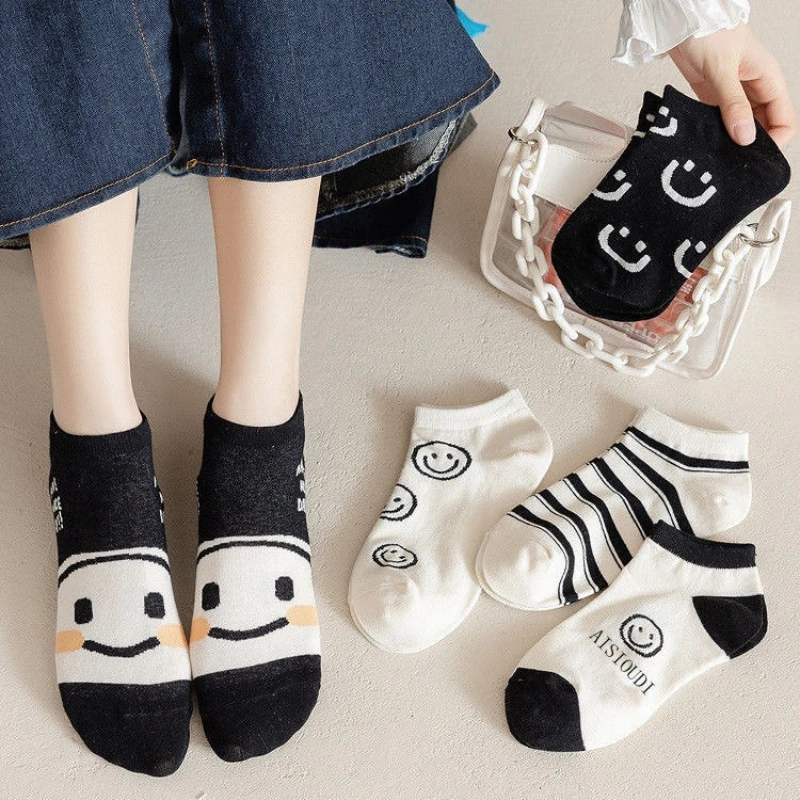 

5 Pairs Spring Summer Female Socks Japanese Lovely Personality Heel Embroidered Smiling Face Lovers Solid Cotton Ankle Socks