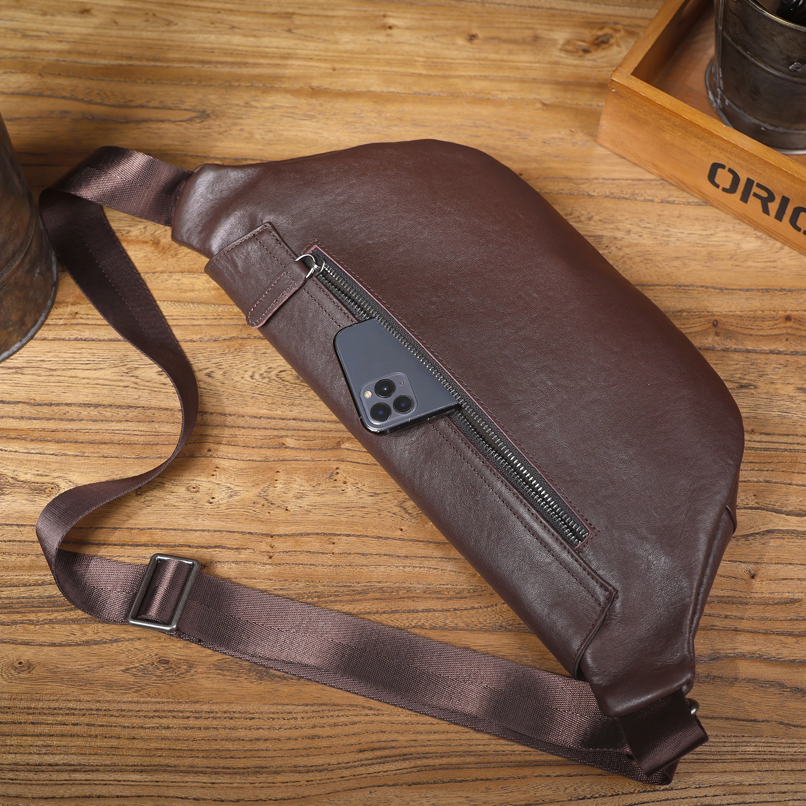 รูปสินค้า กระเป๋าหนังแท้ผู้ชาย แฟชั่น Crossbody คลาสสิก
