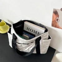 Sacs à bandoulière rembourrés pour femmes, sacs à main noirs de grande capacité de styliste en Nylon et coton, fourre-tout chaud solide, hiver 2025 4
