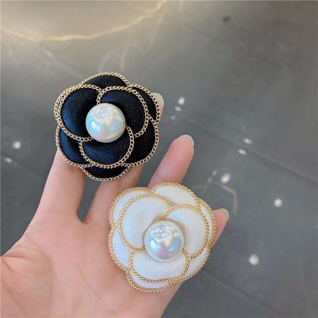 High-grade Camellia Flower Brooch Pearl Bow Badge Korean Fabric Shirt Suit  Collar Pins Brooches for Women Clothing Accessories