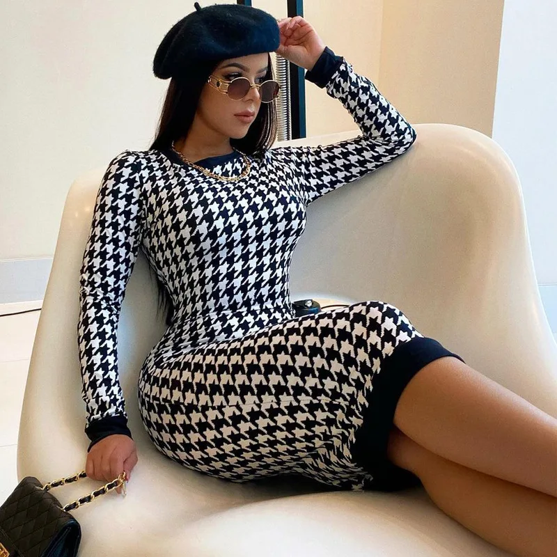 

New dress Of The Line Long Sleeved Round Neck Back Hollowed Out Print Style Slim Fit Skirt Elegant fashion sexy