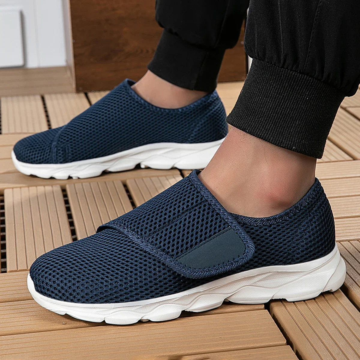 รูปสินค้า รองเท้าสุขภาพ Unisex รองรับเท้ากว้าง ระบายอากาศดี