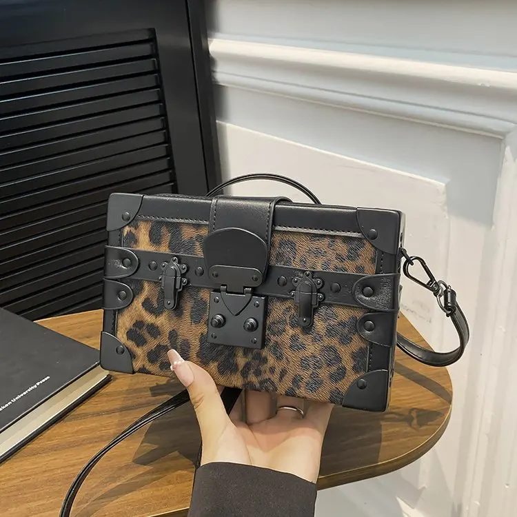 

2024 New Fashion Men's PU Fashion Crossbody Bag Outdoor Leisure Shoulder Bag Same Style Couple Bag Colorful Design Light Luxury