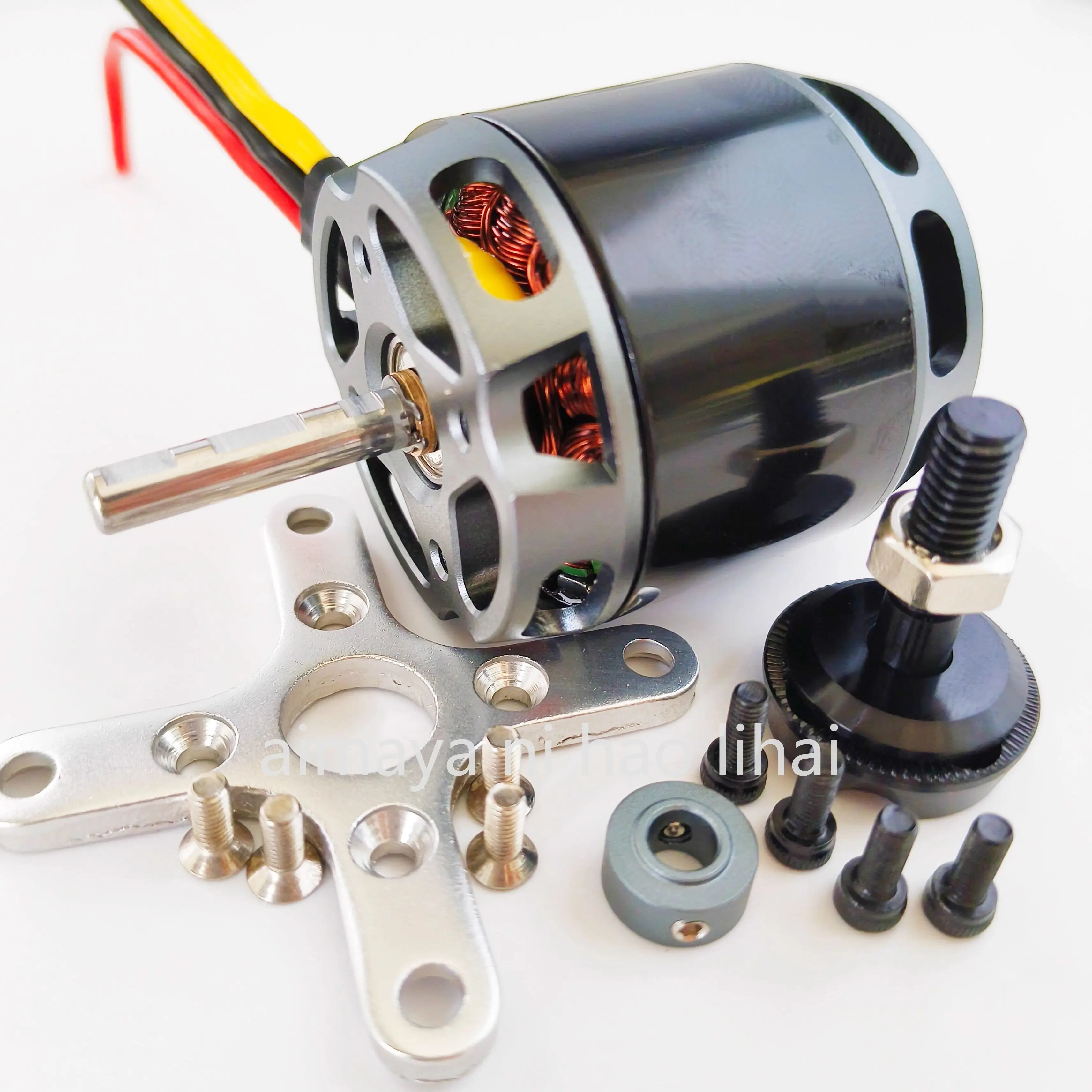 Gros plan sur les enroulements du Moteur Brushless 4250 Haute Performance pour Drone et Avion RC